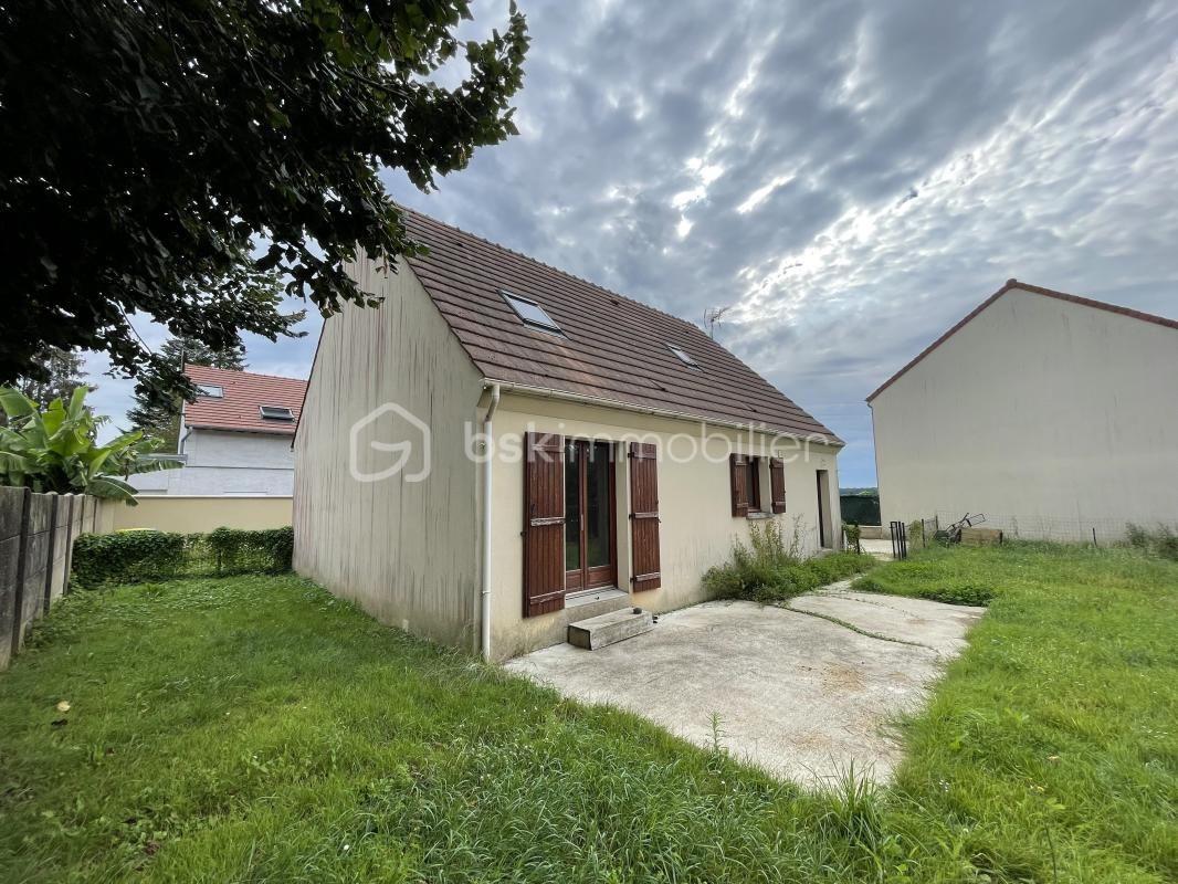 À VENDRE : Charmante maison 6 pièces avec 4 chambres, jardin et garage – 400 m² de terrain Sur la commune de Favieres