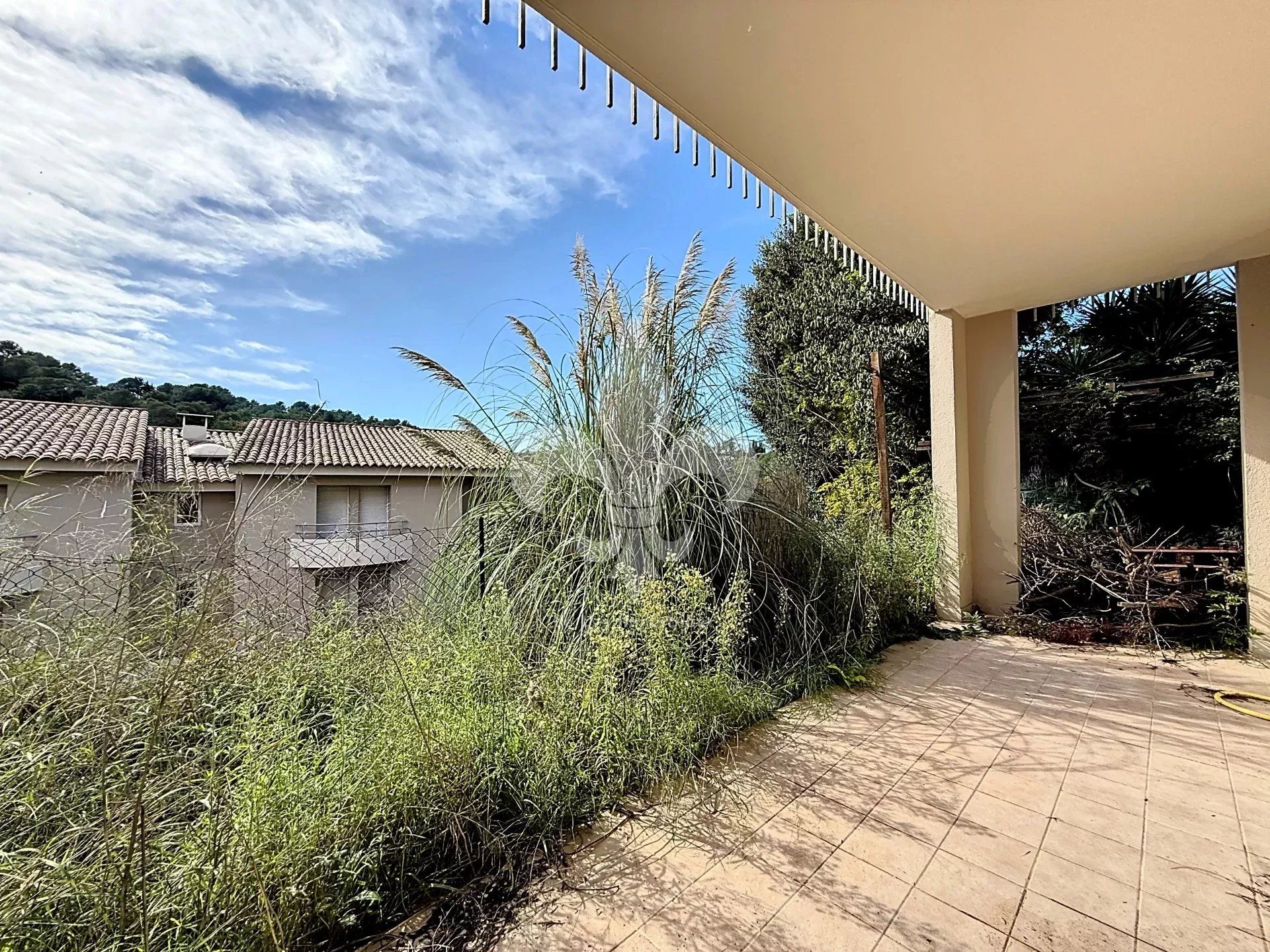 Valbonne - Pierrefeu : Agréable rez-de-jardin avec parking