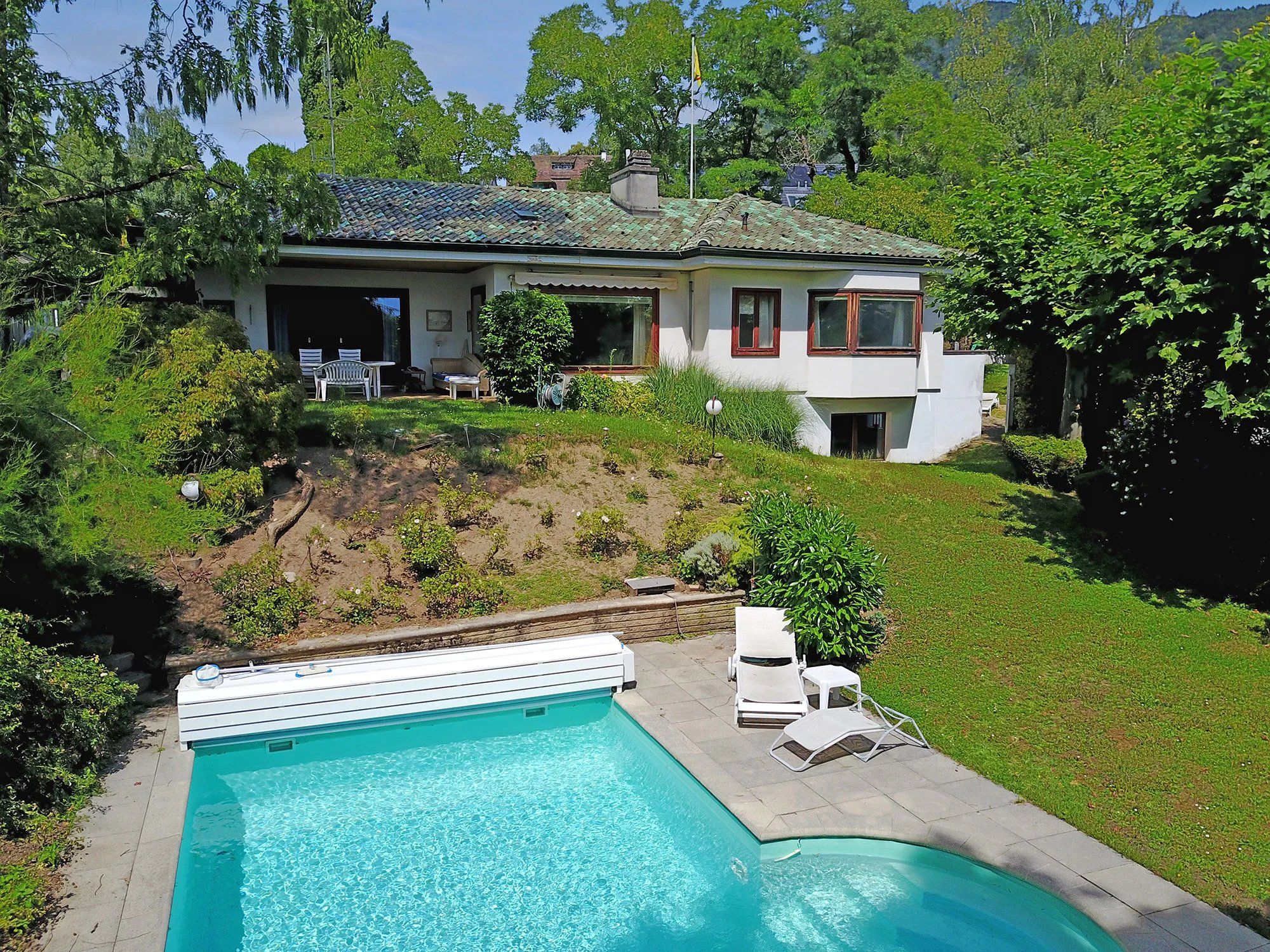 Propriété de 5 pièces avec piscine extérieure