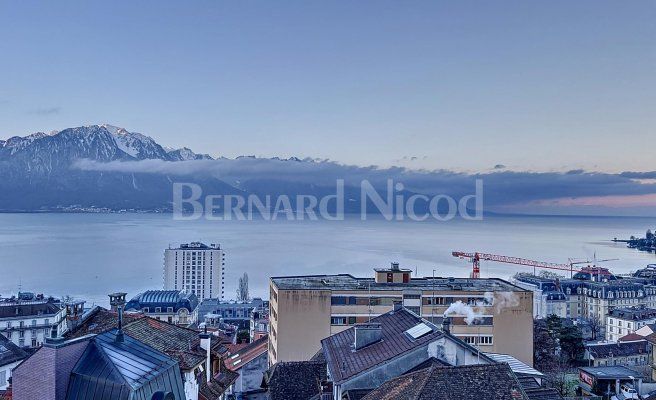 4.5 pièces de 128 m² avec terrasse offrant une vue panoramique sur le lac et les montagnes