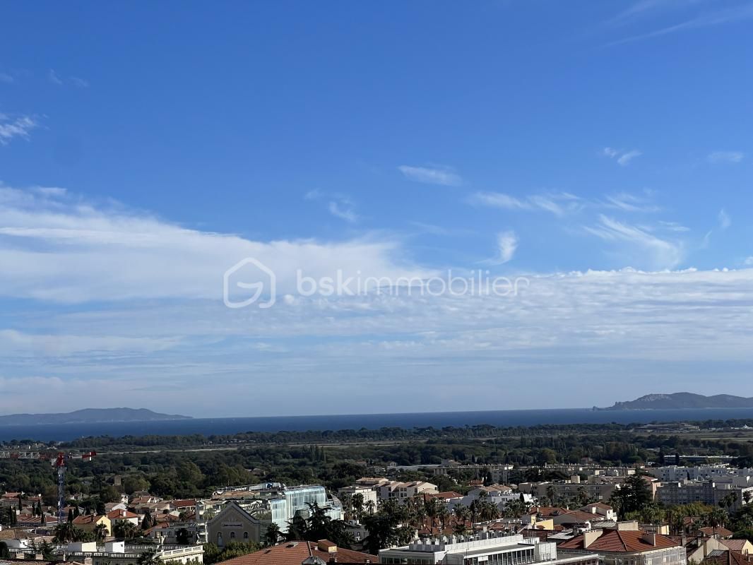 Propriété centre ville Hyeres avec jardin et vues mer