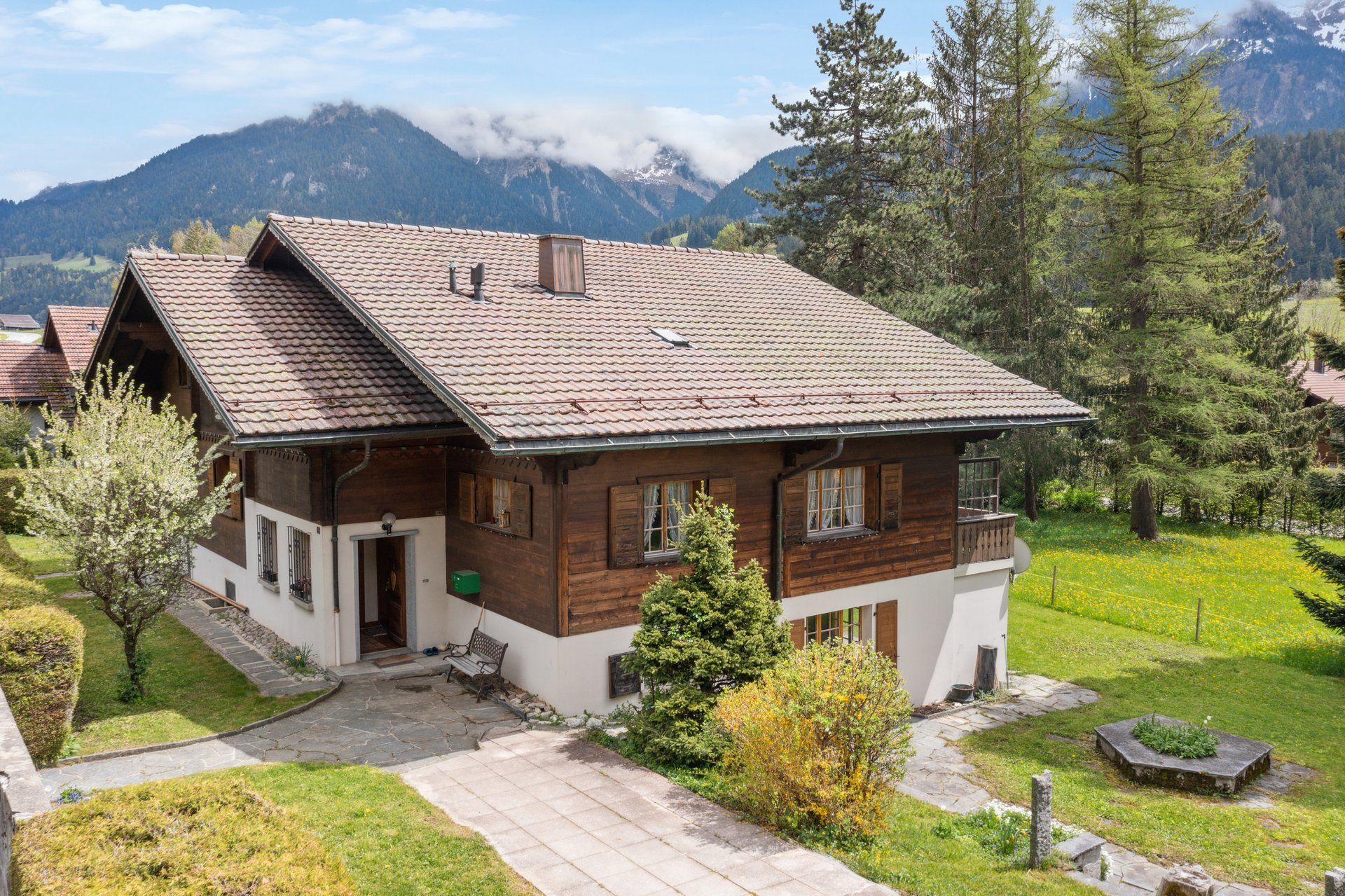 Chalet de deux appartements avec terrain constructible