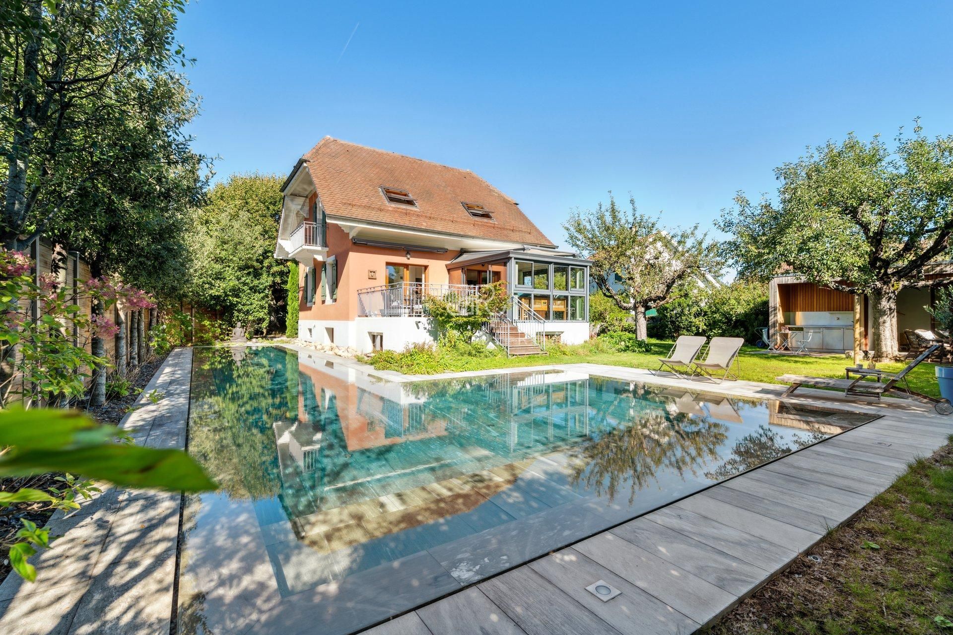 CHENE-BOURG : Maison individuelle de charme avec piscine