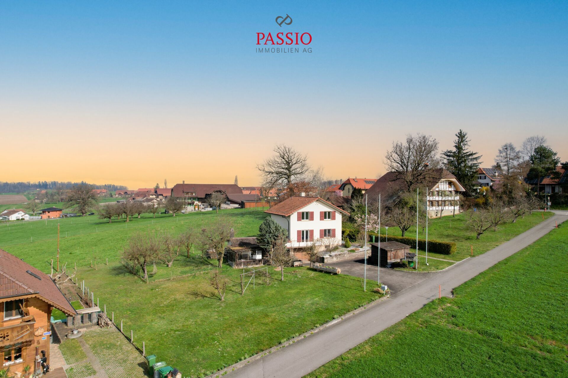 Alpenblick in Salvenach: 5,5-Zimmer Einfamilienhaus mit 1’277m2 Grundstück und viel Potenzial
