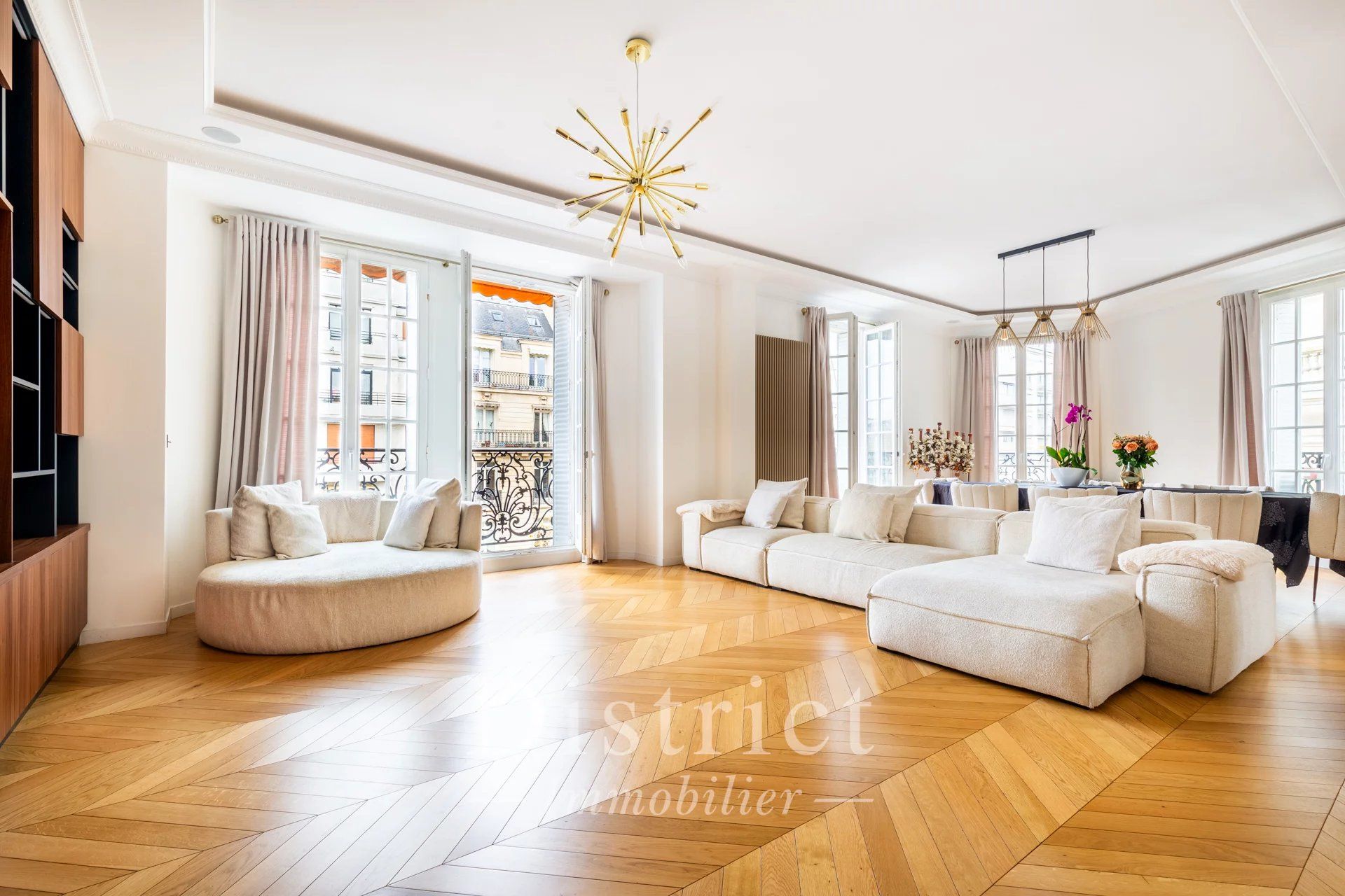 Exclusivité - Niel - Ternes. Appartement familial de 148m² avec 3 belles chambres. Plan Parfait. Étage élevé avec balcons.