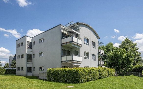 Ideales Zuhause mit Gartensitzplatz für Familie oder Paar