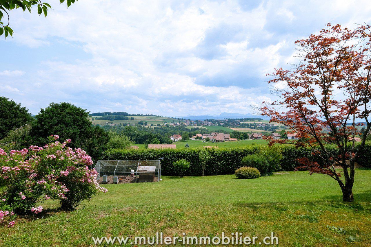 Beautiful and large non-nuisance residence in Vucherens