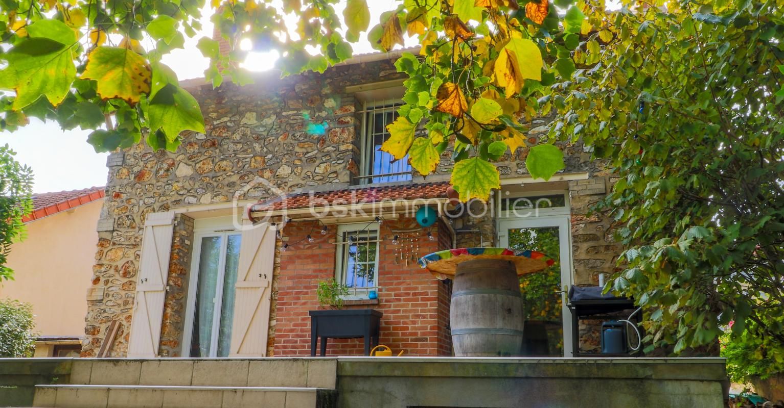 Maison Meulière avec sous-sol total et jardin