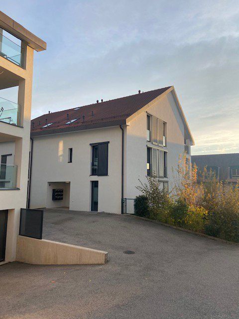 Charmant appartement 2,5 pièces à Crissier avec cuisine moderne et place de parking