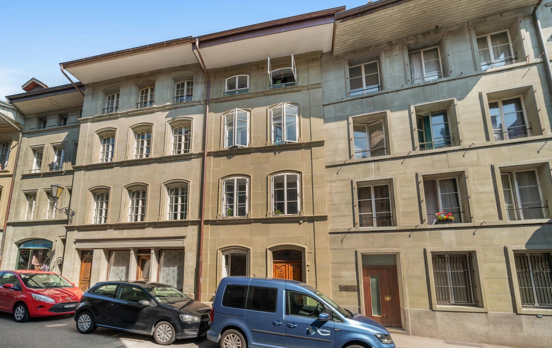 Au cœur de la vieille ville de Fribourg, maison historique et familiale de 7,5 pièces rénovée