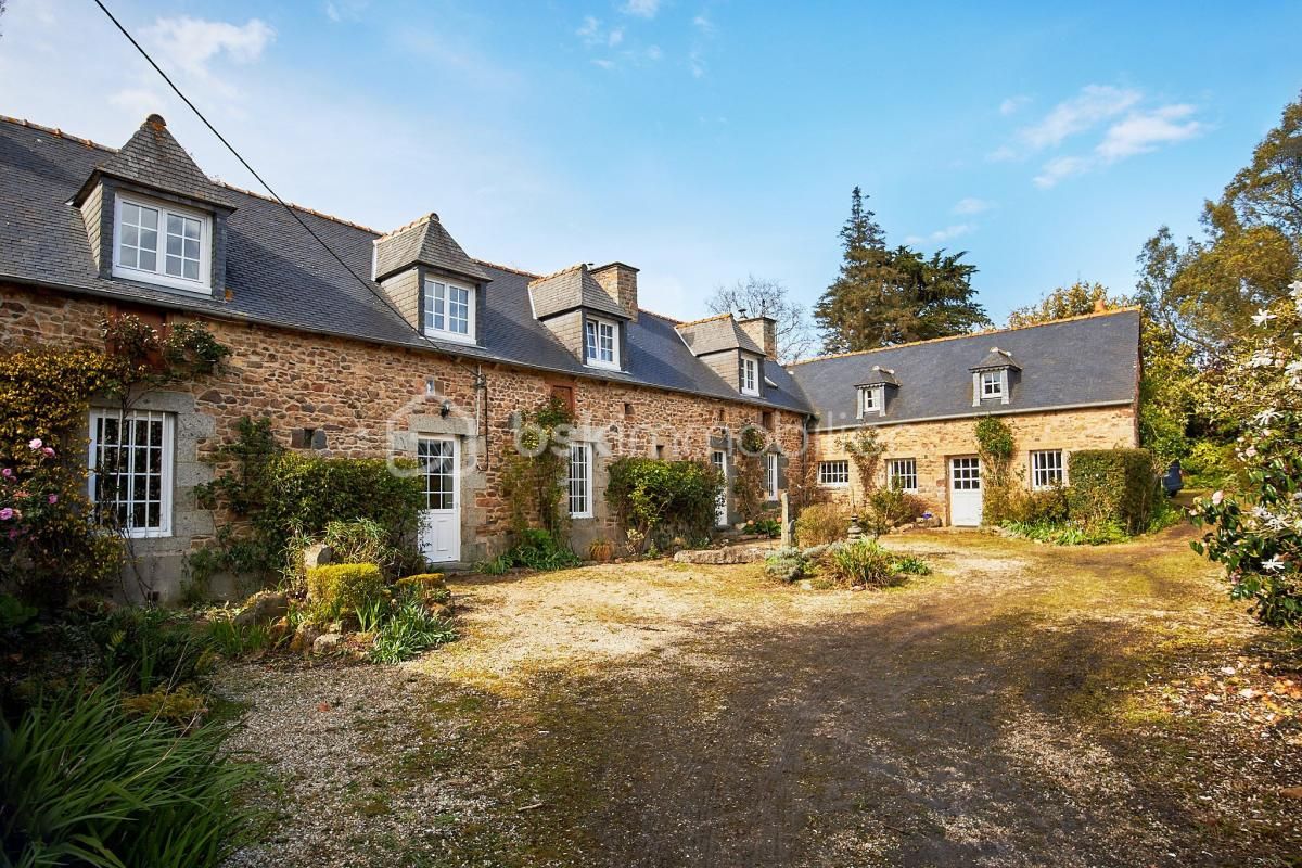 ANCIEN CORPS DE FERME AVEC DÉPENDANCES - PROCHE DES PLAGES