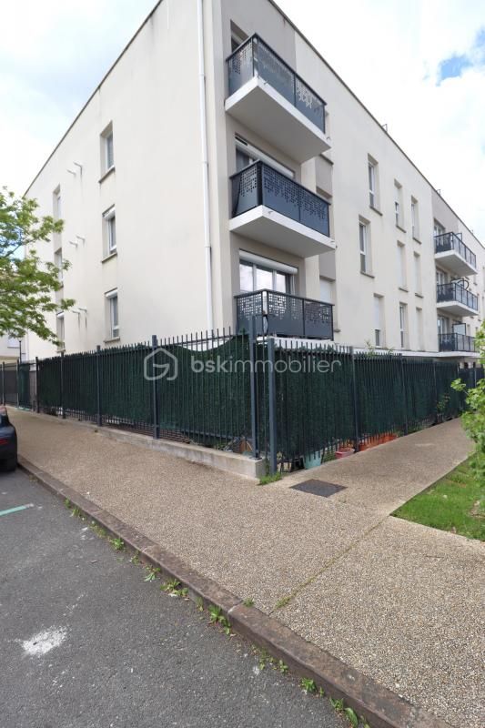 APPARTEMENT  LUMINEUX ( 3 pièces 63 m² ) AVEC PLACE DE PARKING PRIVATIVE EN SOUS-SOL