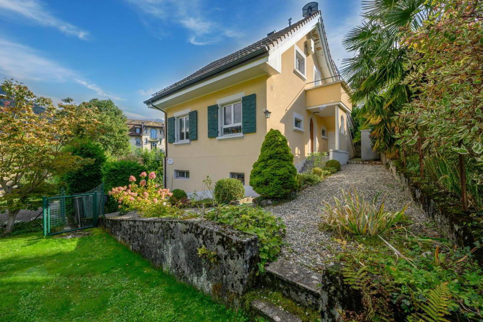 Villa individuelle avec grand jardin et vue dégagée