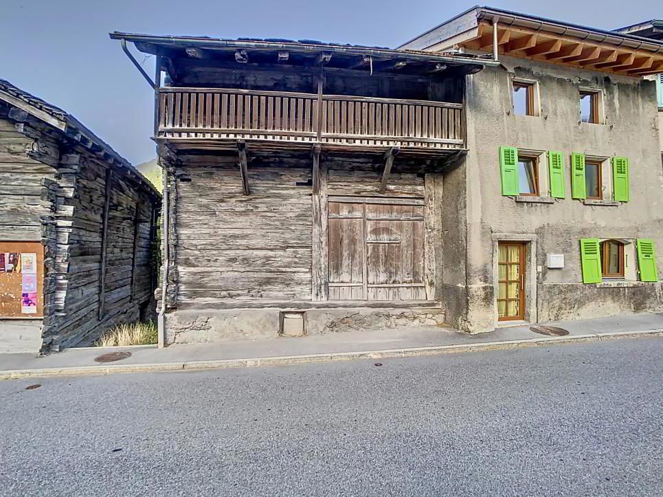 Superb barn to renovate!