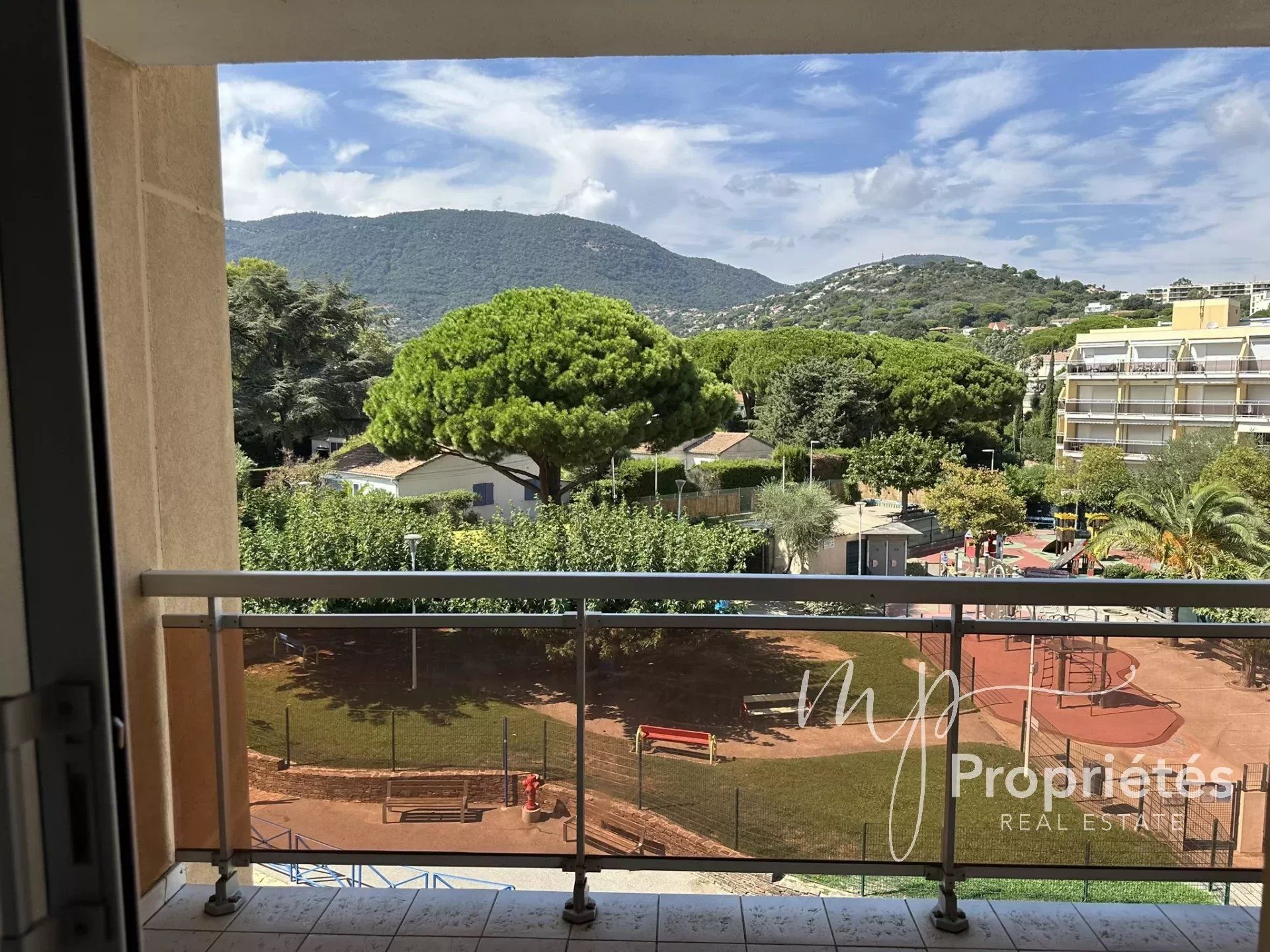 CAVALAIRE SUR MER 2 Pièces 3ème Etage piscine et parking