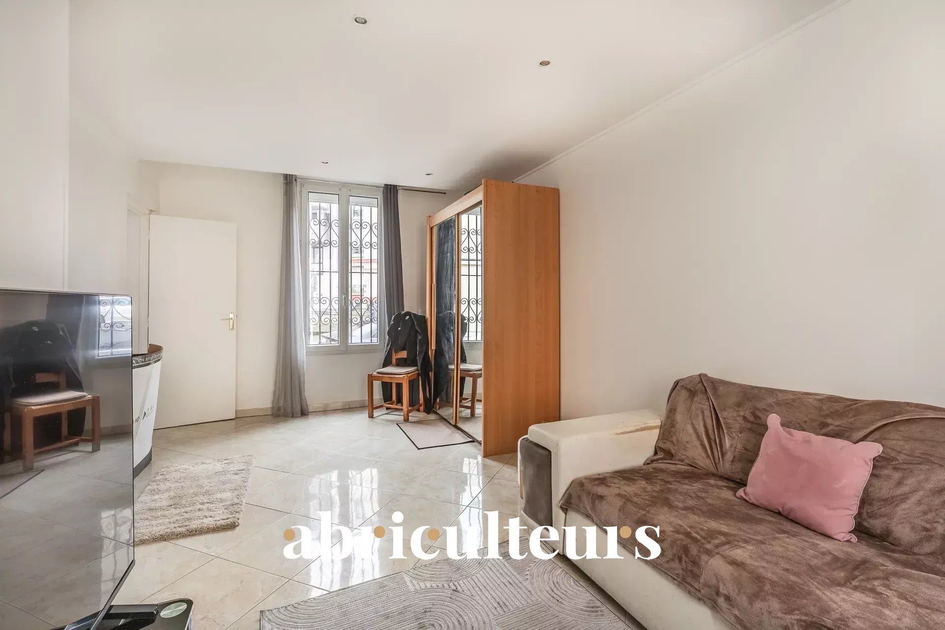 Maison composée de deux appartements en vente à Arceuil - Idéal pour investisseurs ou familles.