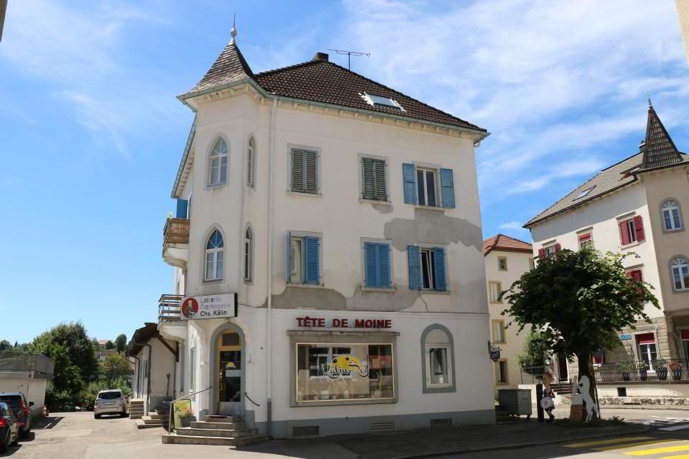 Opportunity for investors to seize mixed-use building located in Le Noirmont