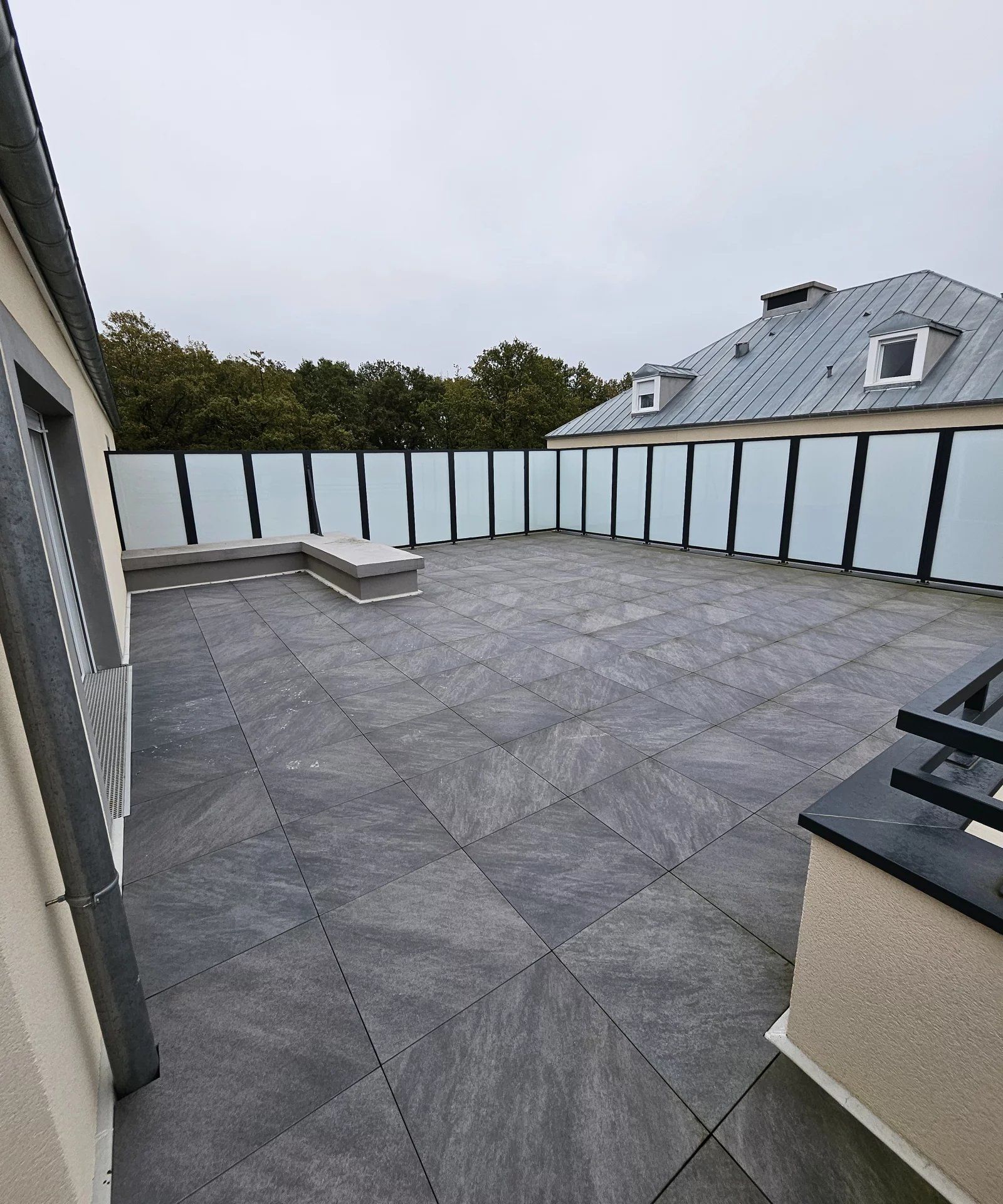 4P SUD EST OUEST 150M2 DE TERRASSE PARKING