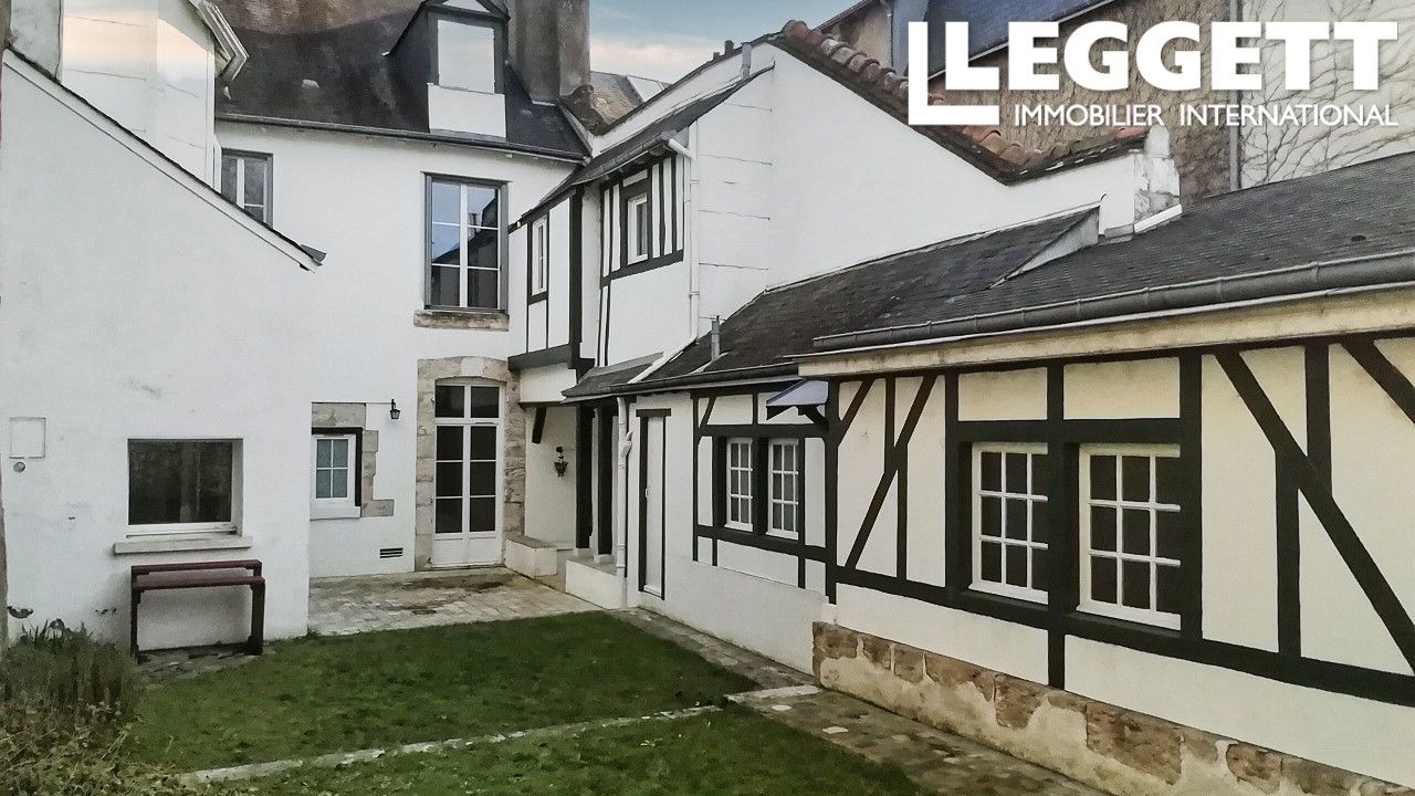 Maison bourgeoise du XVIIIe siècle au cœur du centre historique de BLOIS 
150m² & 261m² jardin. Voir nos 360°