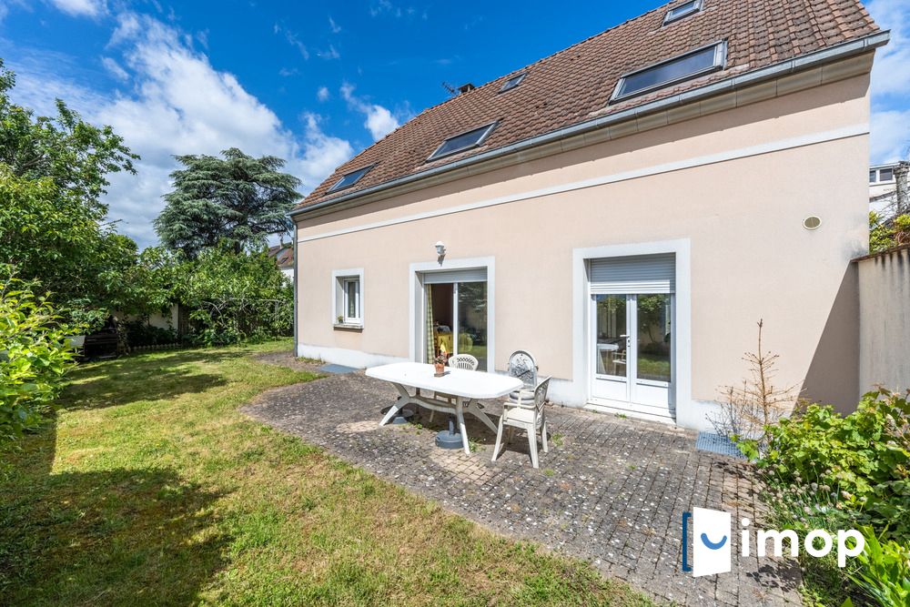 Maison 5 pièces avec terrasse et jardin