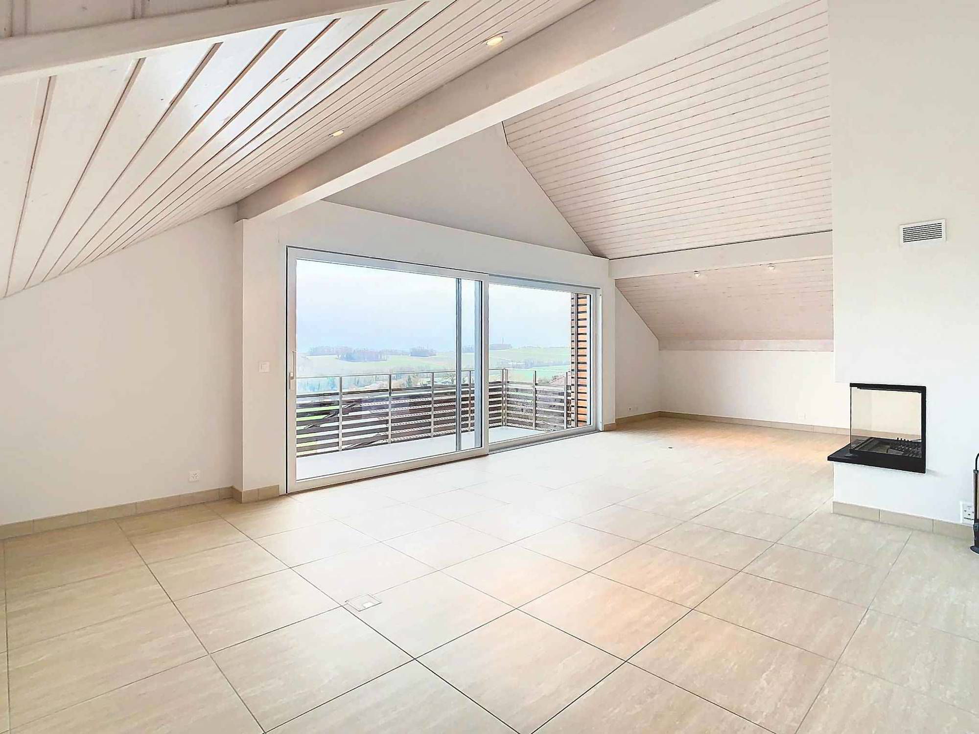 Spacious penthouse of 130m² with beautiful open view + private garden