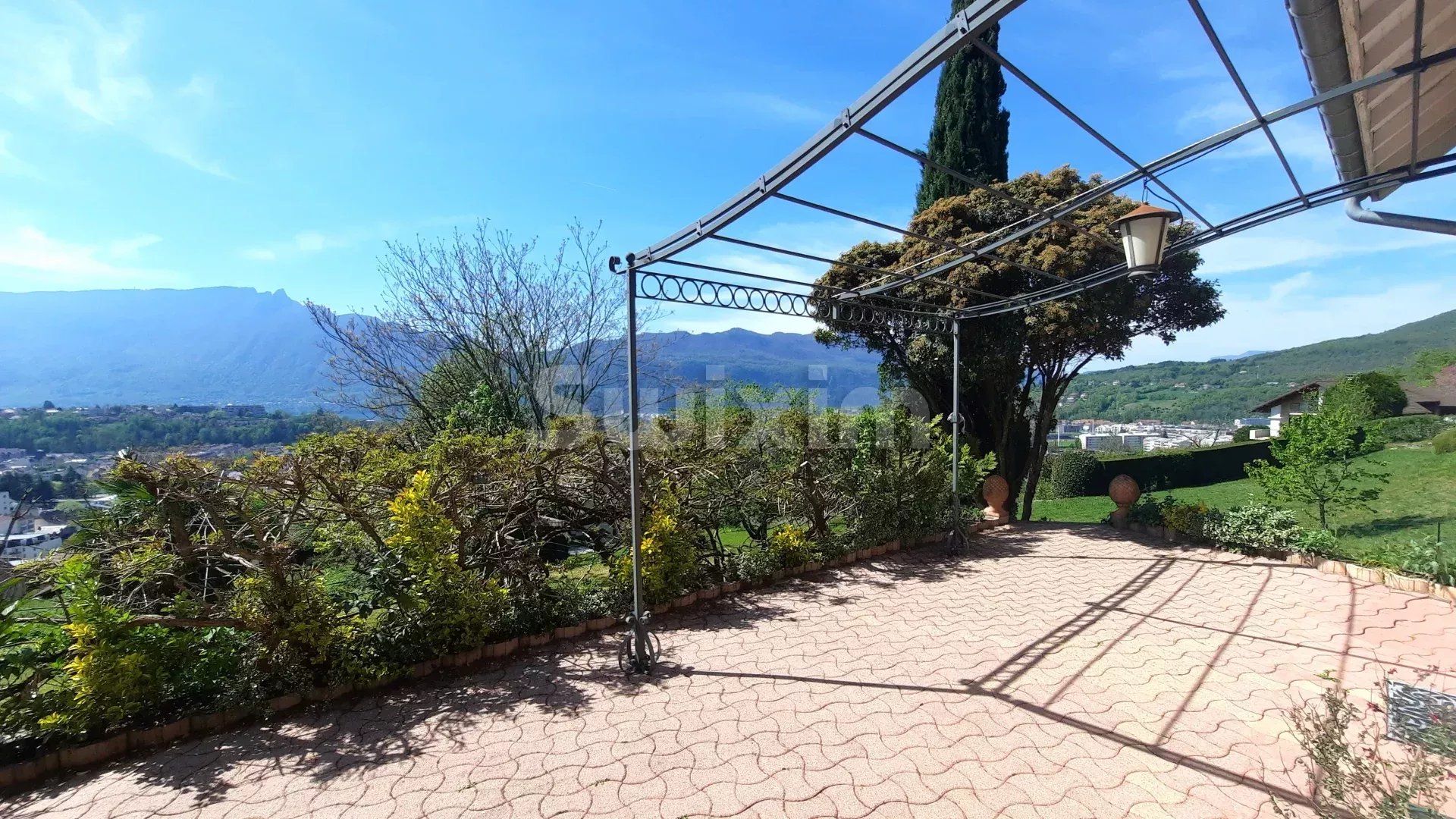 Villa au calme avec belle vue lac et montagnes