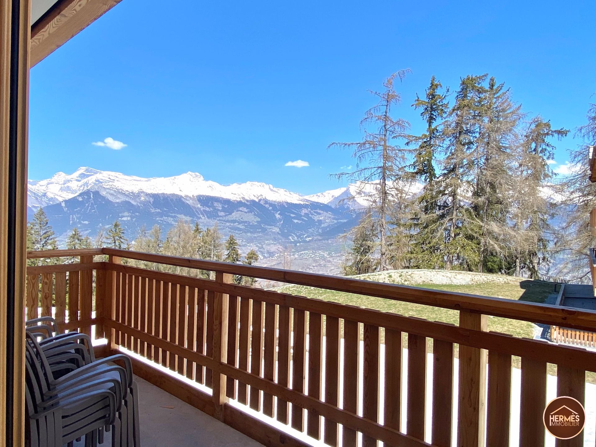 Superbe appartement en attique-duplex / ski-in & ski-out sur les pistes de Veysonnaz