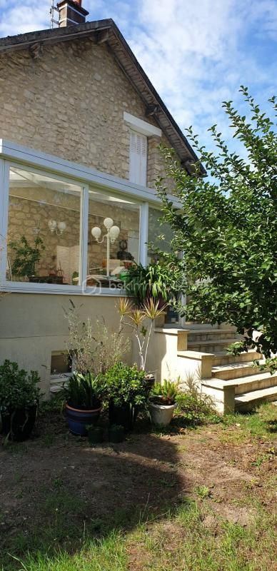 Maison individuelle avec terrain et garage en centre ville