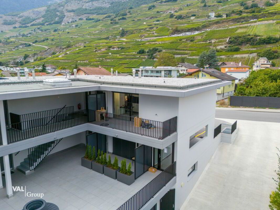 Appartement moderne avec balcon, cave et place de parking (incl.)