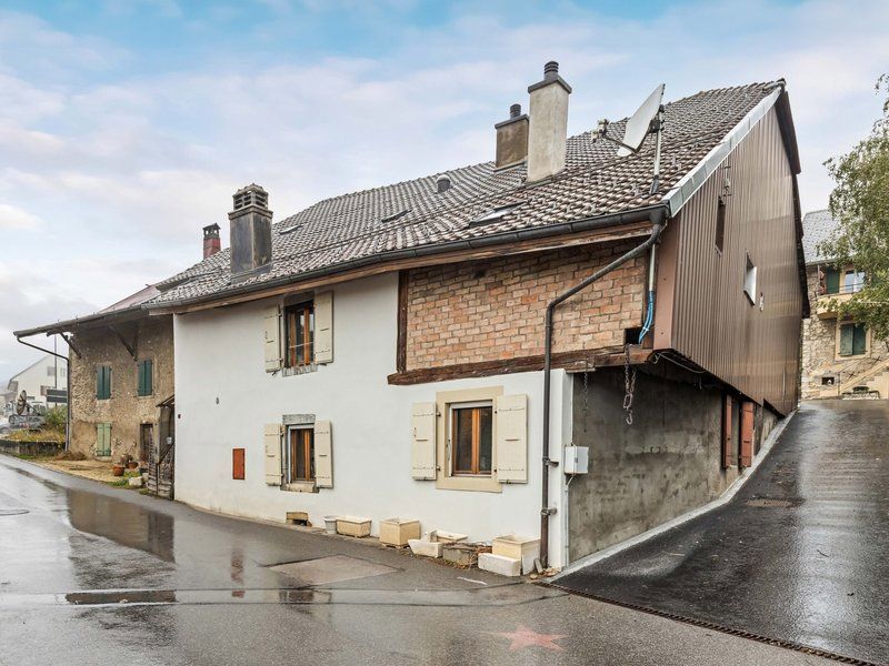 Maison individuelle villageoise avec grands volumes