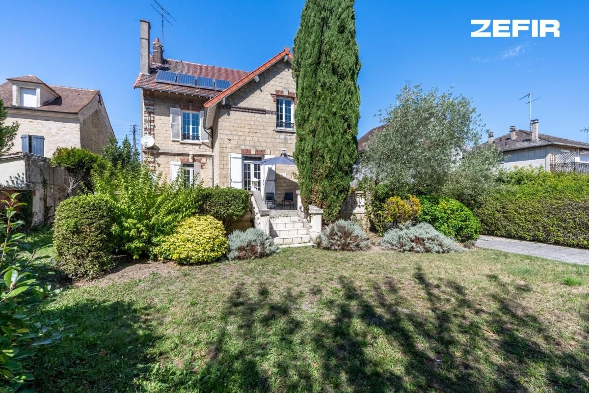 Belle maison individuelle de 250 m² sur terrain piscinable à découvrir !