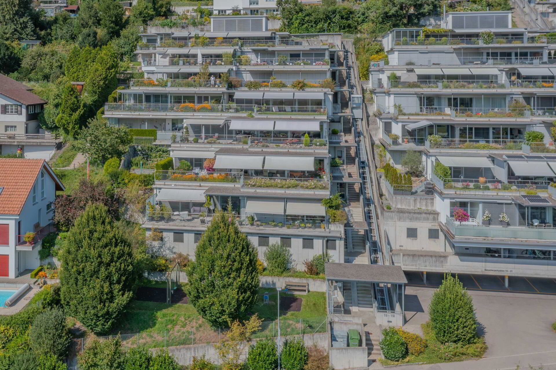 GROSSEN IMMOBILIEN - 5.5 Zimmer Terrassenhaus an begehrter und sonniger Lage in Stettlen