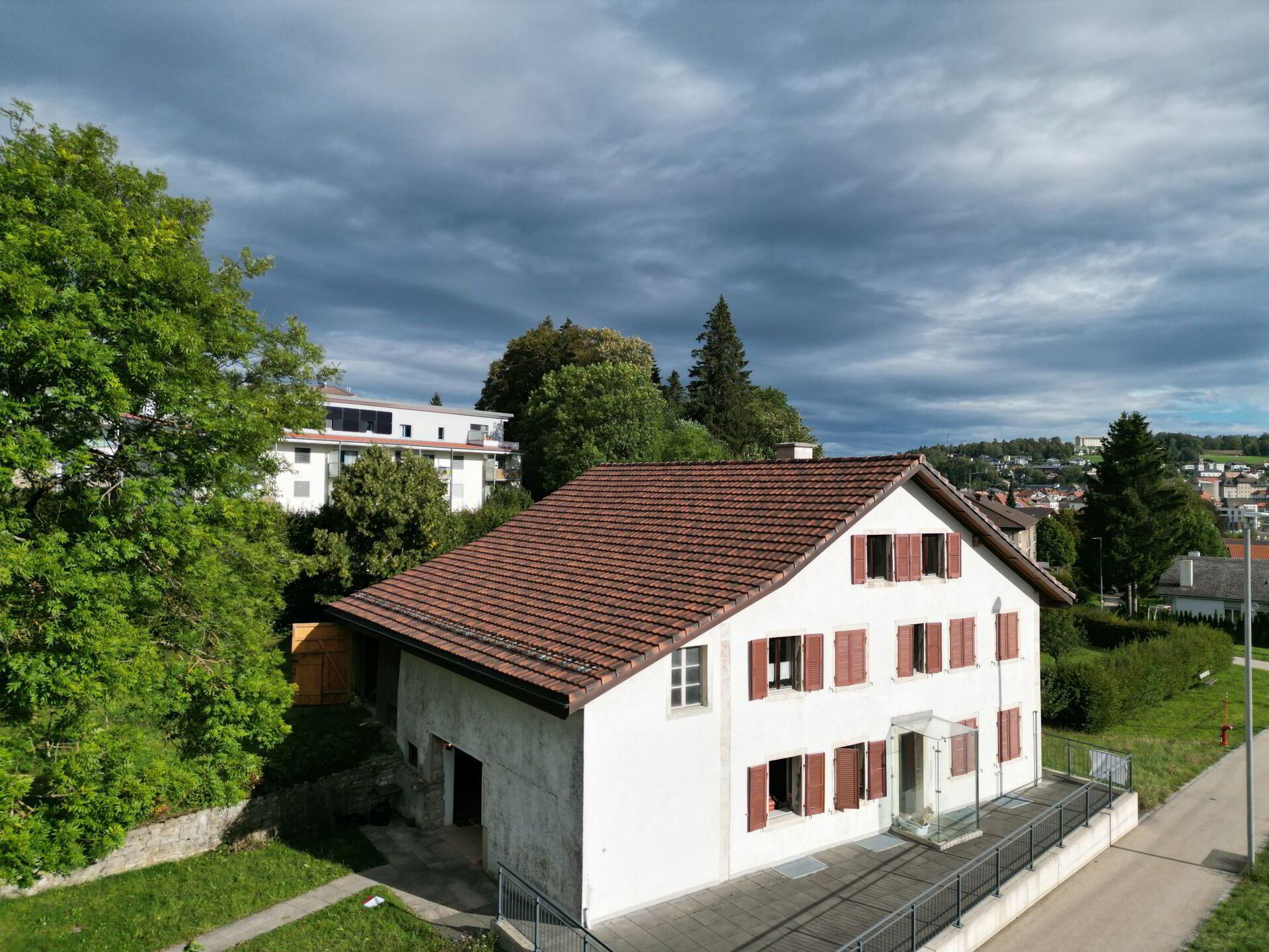 Le Noirmont, charming farmhouse with building land