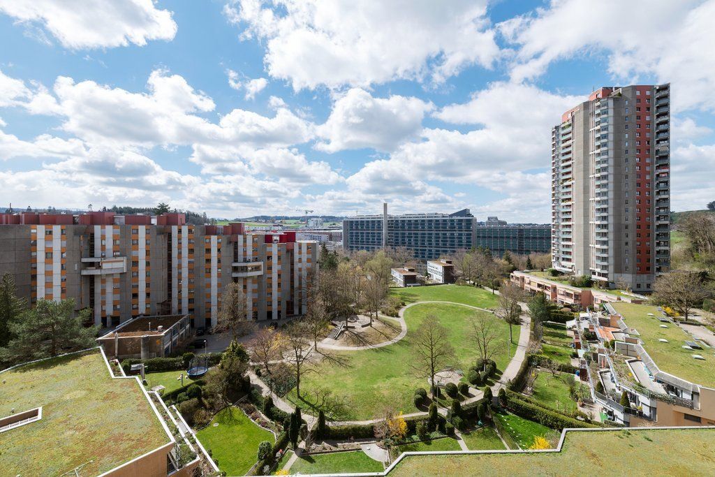 Moderne, großzügige Wohnung in Westside-Nähe