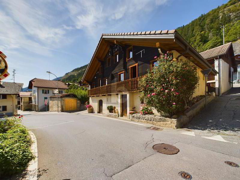 MAISON VILLAGOISE DE TYPE CHALET