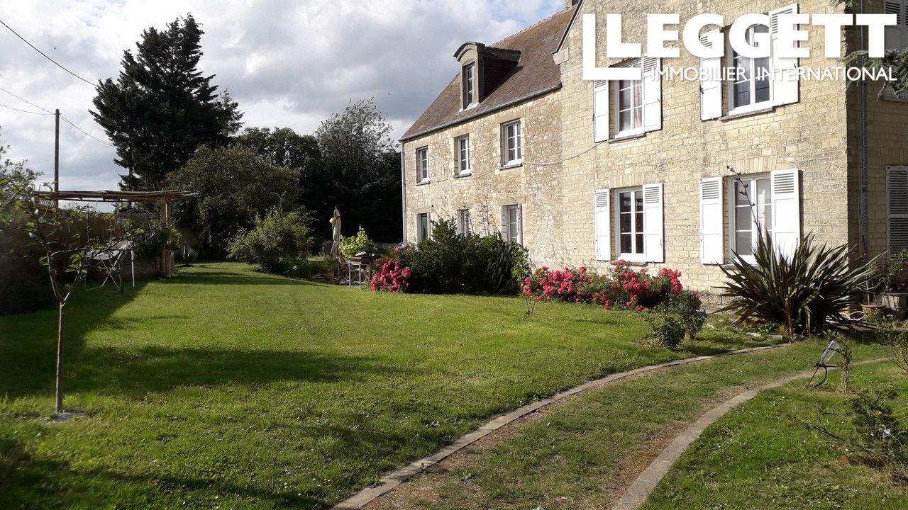 Spacieuse maison individuelle en pierre dans un village en périphérie de Caen