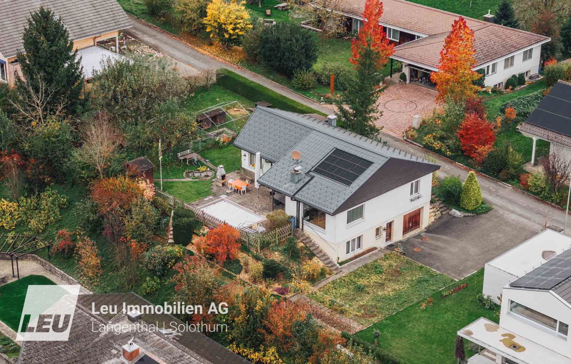 EINFAMILIENHAUS MIT SCHWIMMBAD