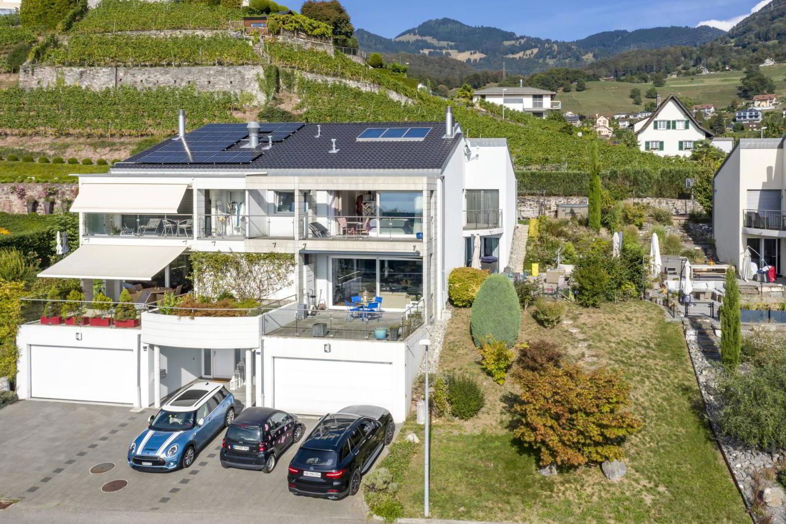 Spacieuse villa jumelle avec magnifique vue sur le lac et les Alpes !