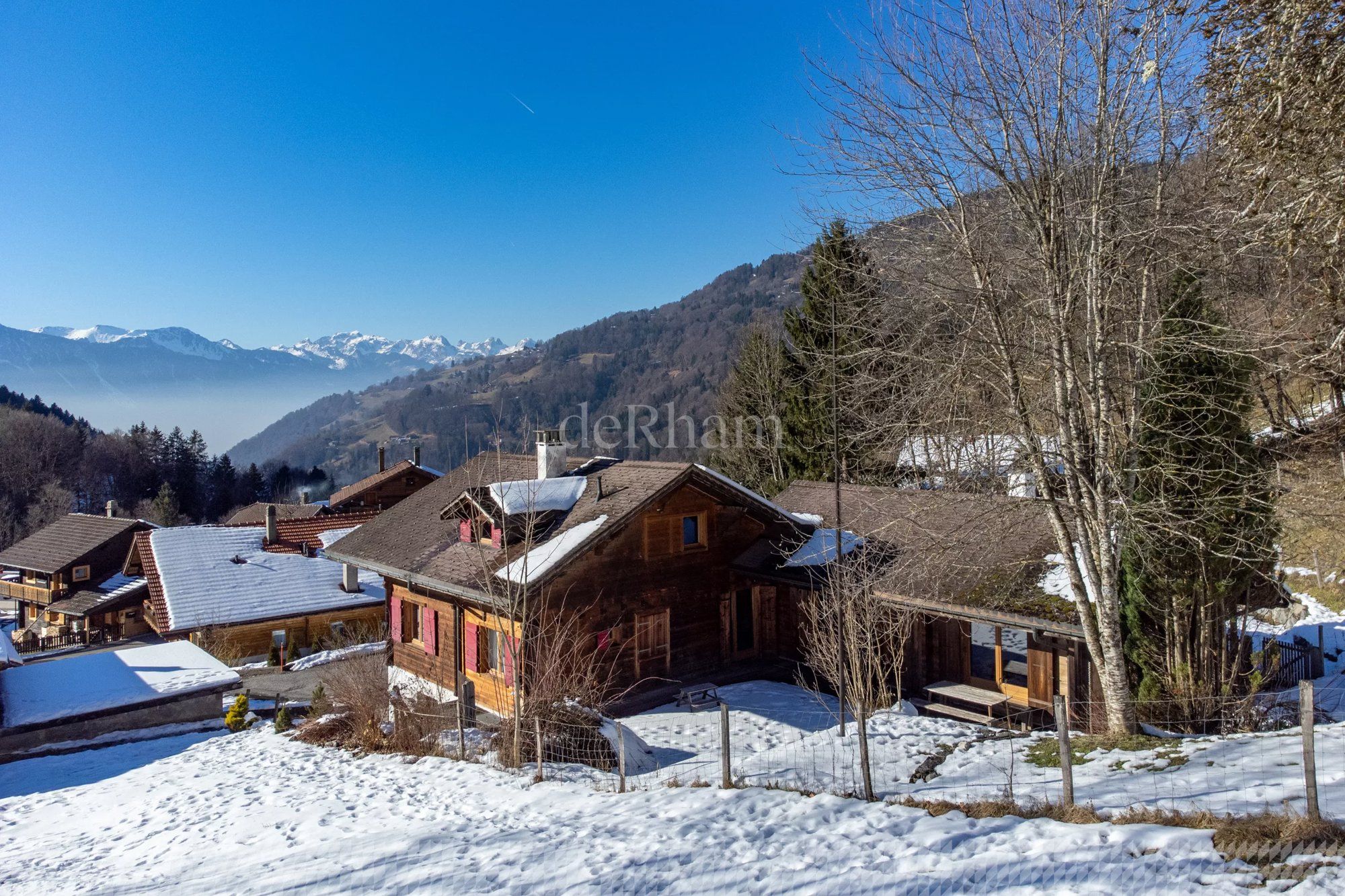 Chalet entièrement rénové composé de 2 lots ORIENTATION PLEIN-SUD