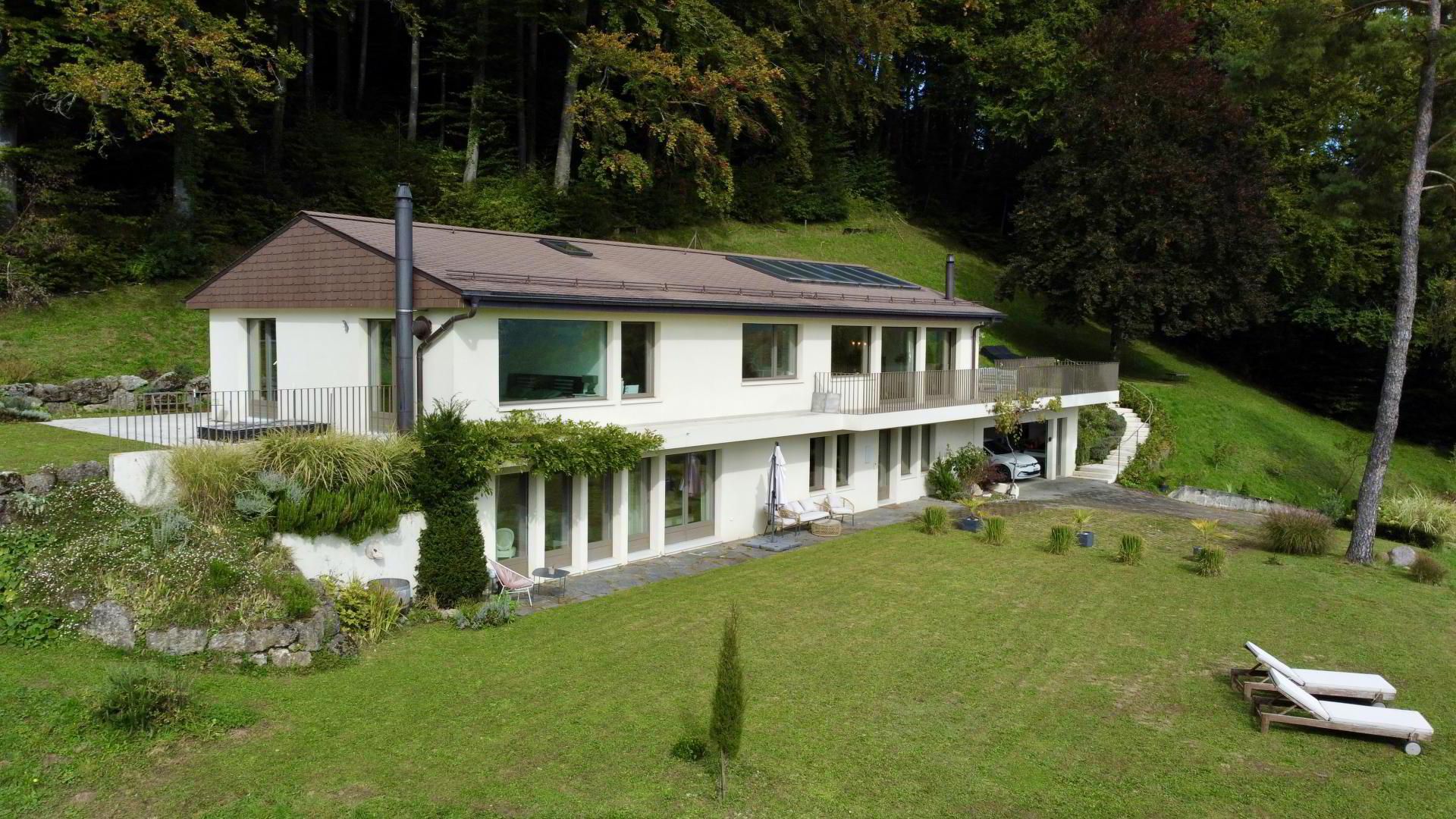 Maison avec vue imprenable sur le lac et les montagnes !