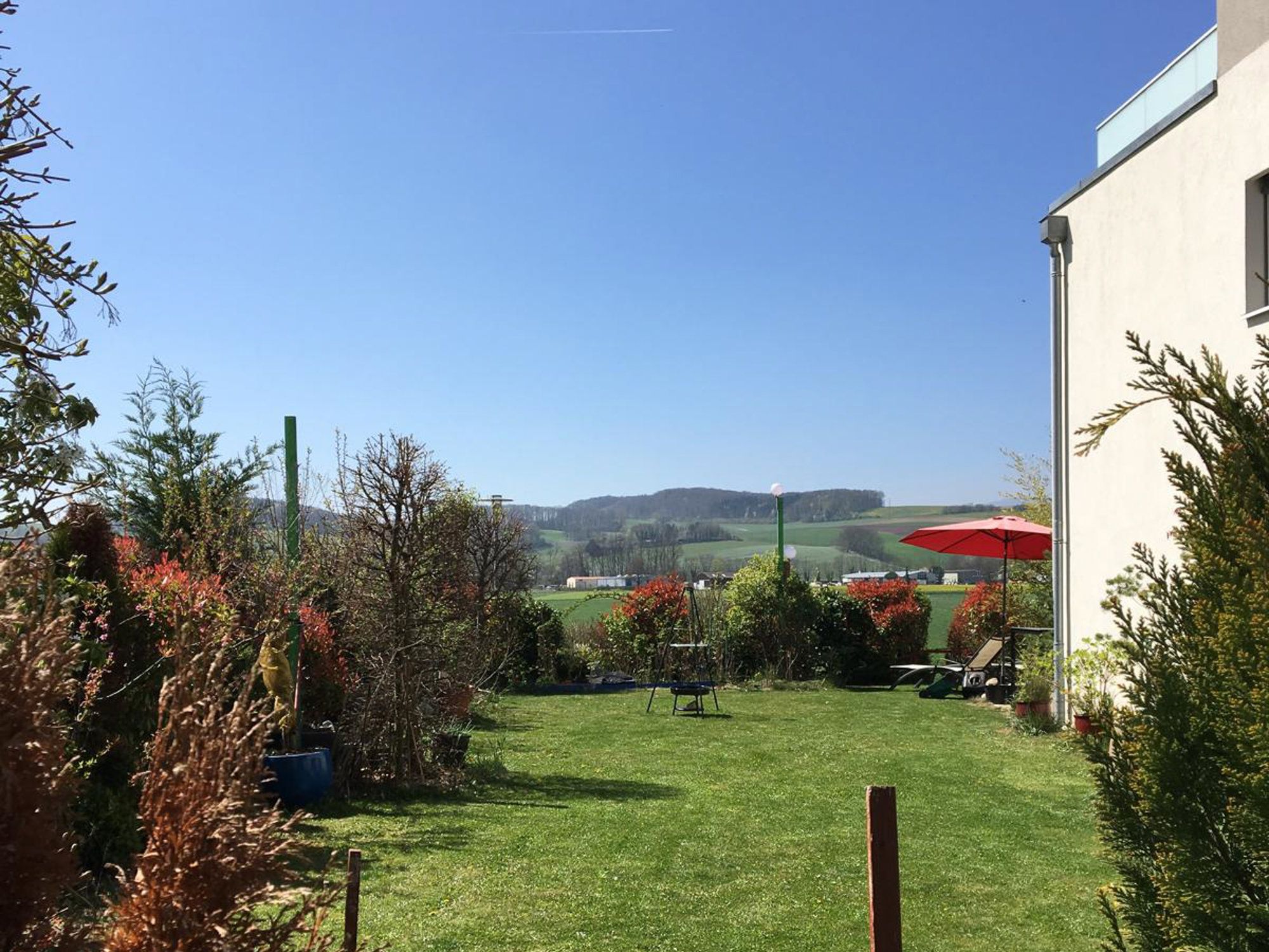 Très jolie maison contigüe avec vue sur la campagne !