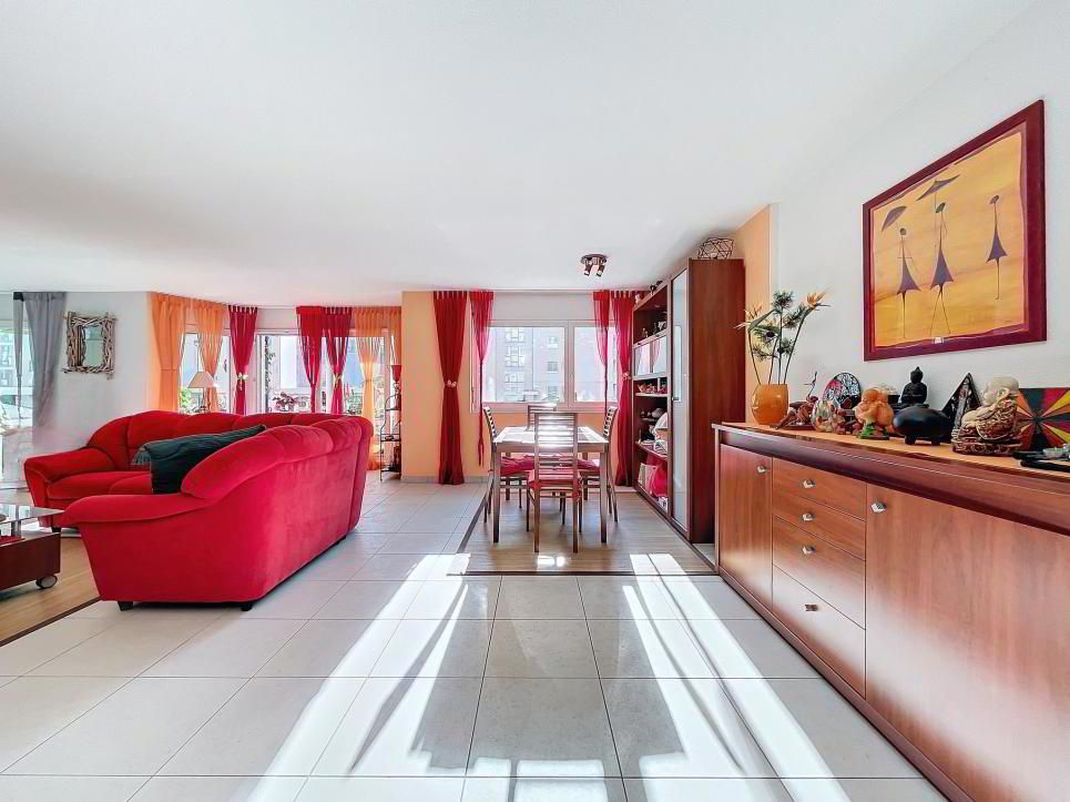 EXCLUSIVE - Spacious 4.5 room apartment - Ideal location with private...