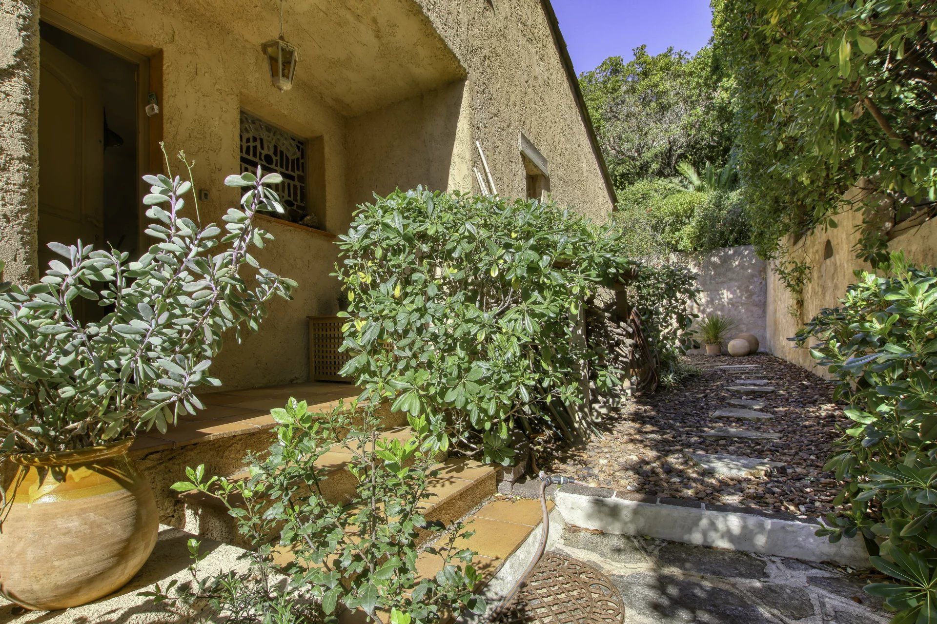 LE RAYOL CANADEL  appartement ,  vue panoramique sur les iles