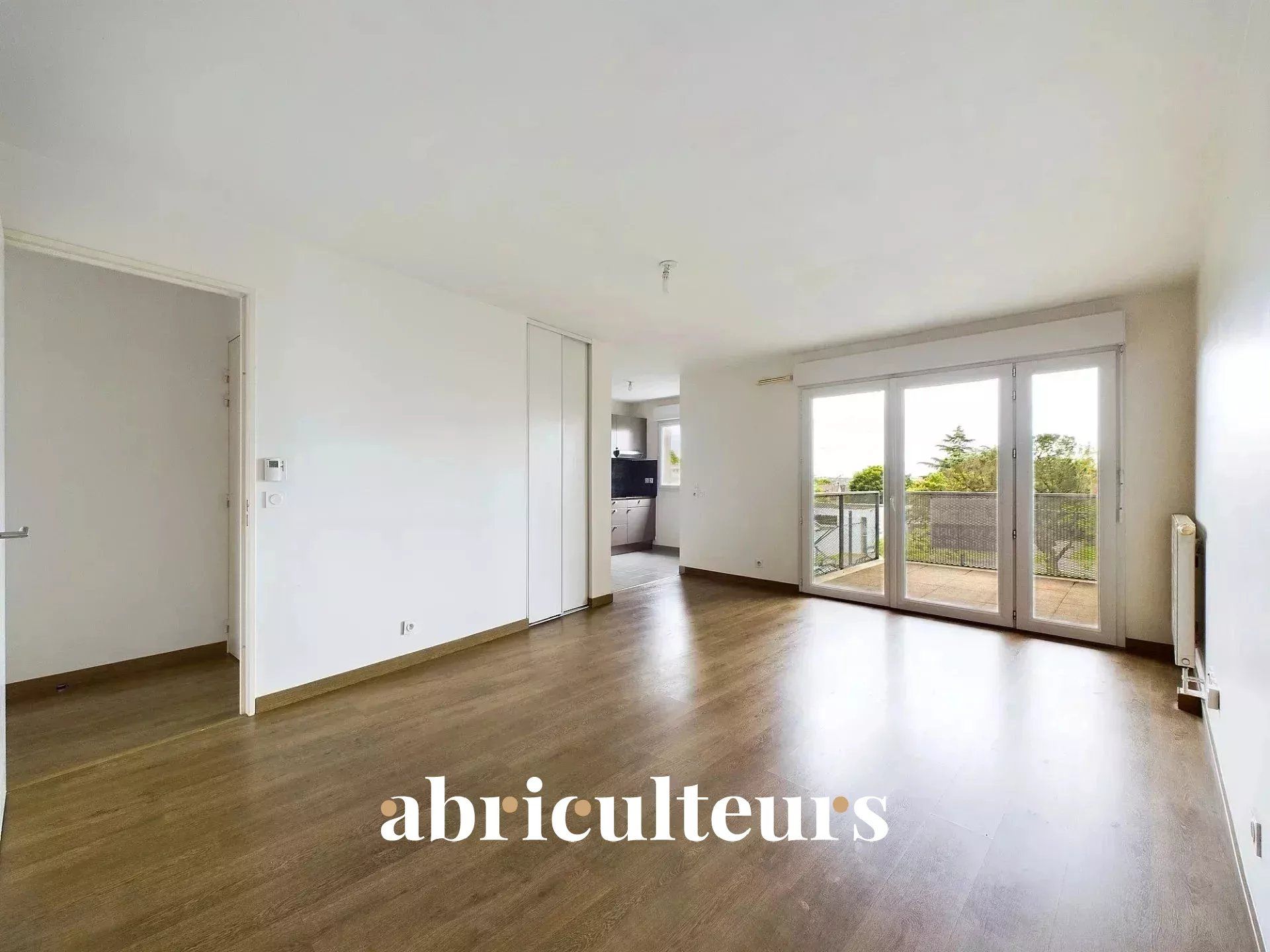 Appartement 3 pièces de 62m² en très bon état - Ascenseur balcon double parking au pied des transports - rue de la Convention à Nantes 44100