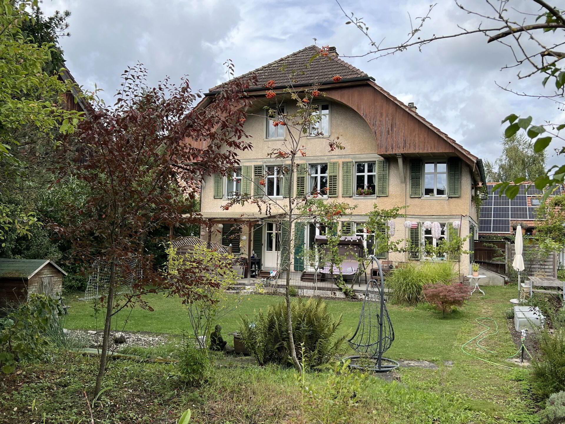 Mehrfamilienhaus mit Baulandreserve und Ausbaupotenzial