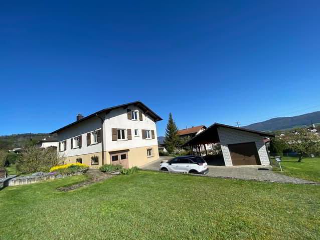 Charming family home with small pond, chalet-carnozet and basement.