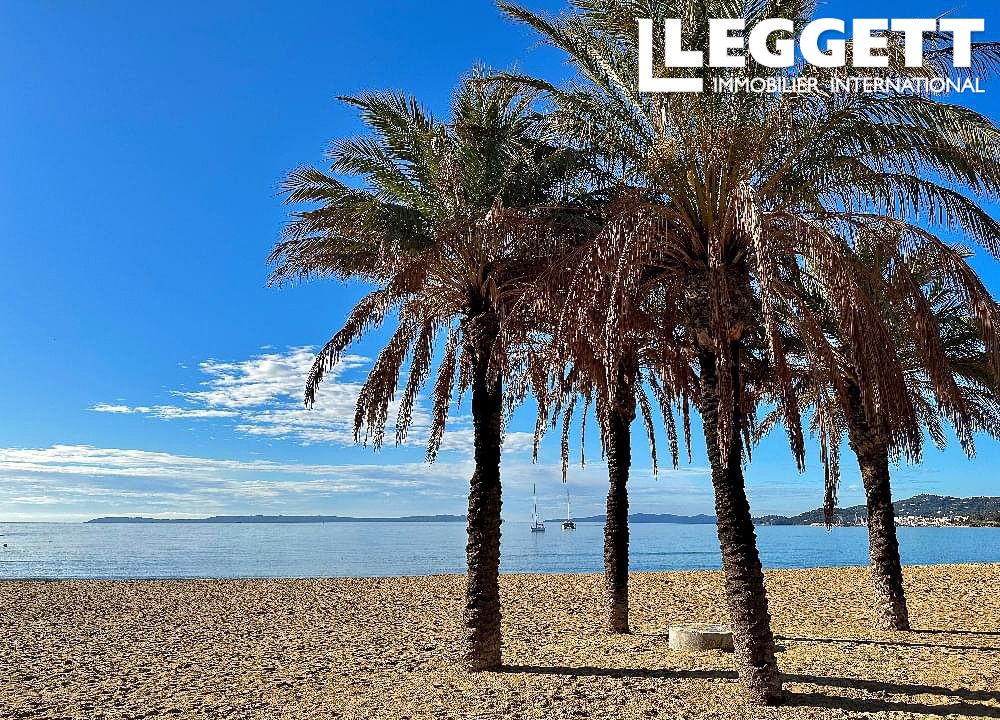 Appartement T3 dans une copropriété intimiste situé sur les hauteurs du Lavandou