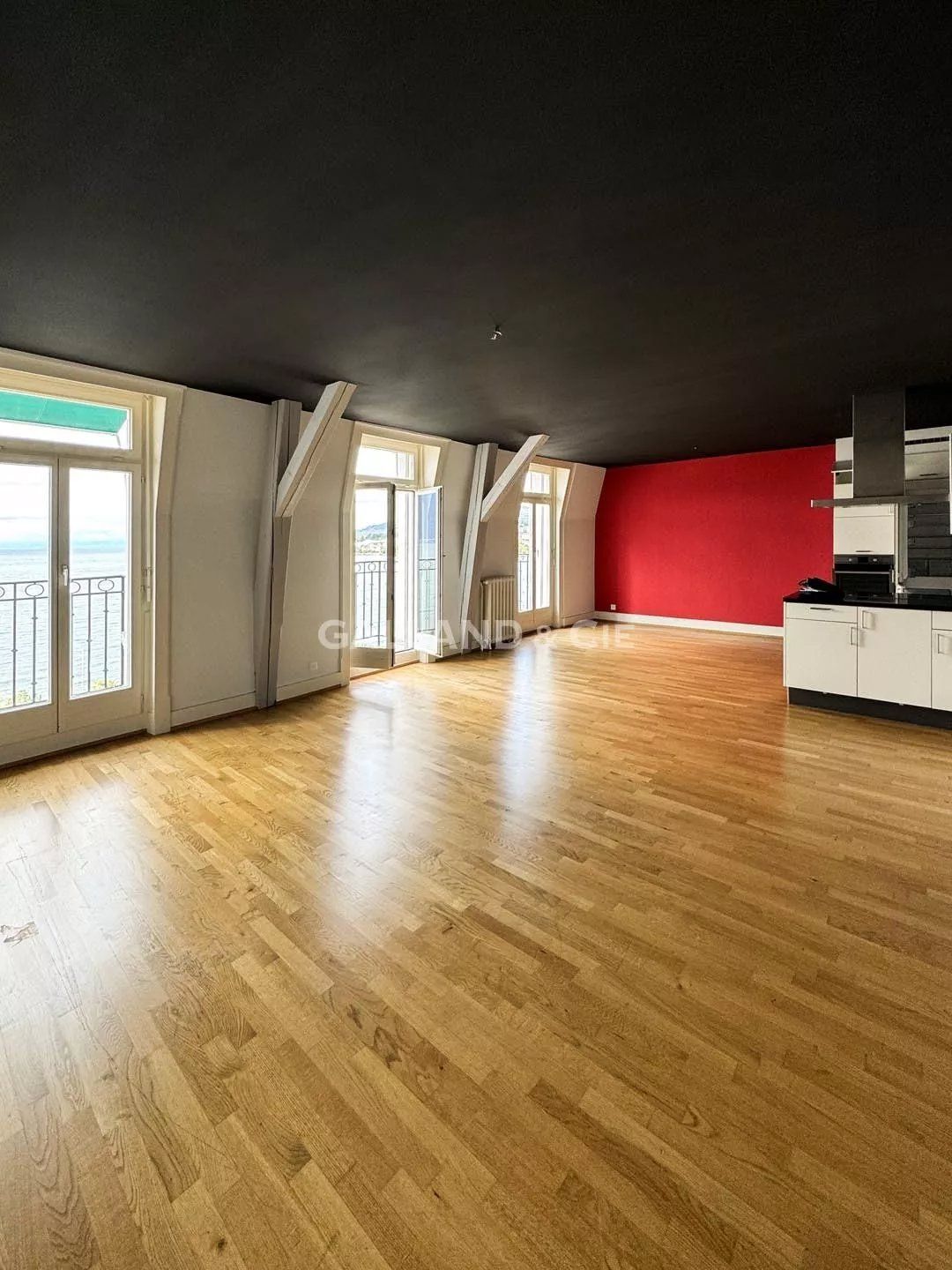 Appartement de 5½ pièces en duplex avec balcon et vue sur le lac