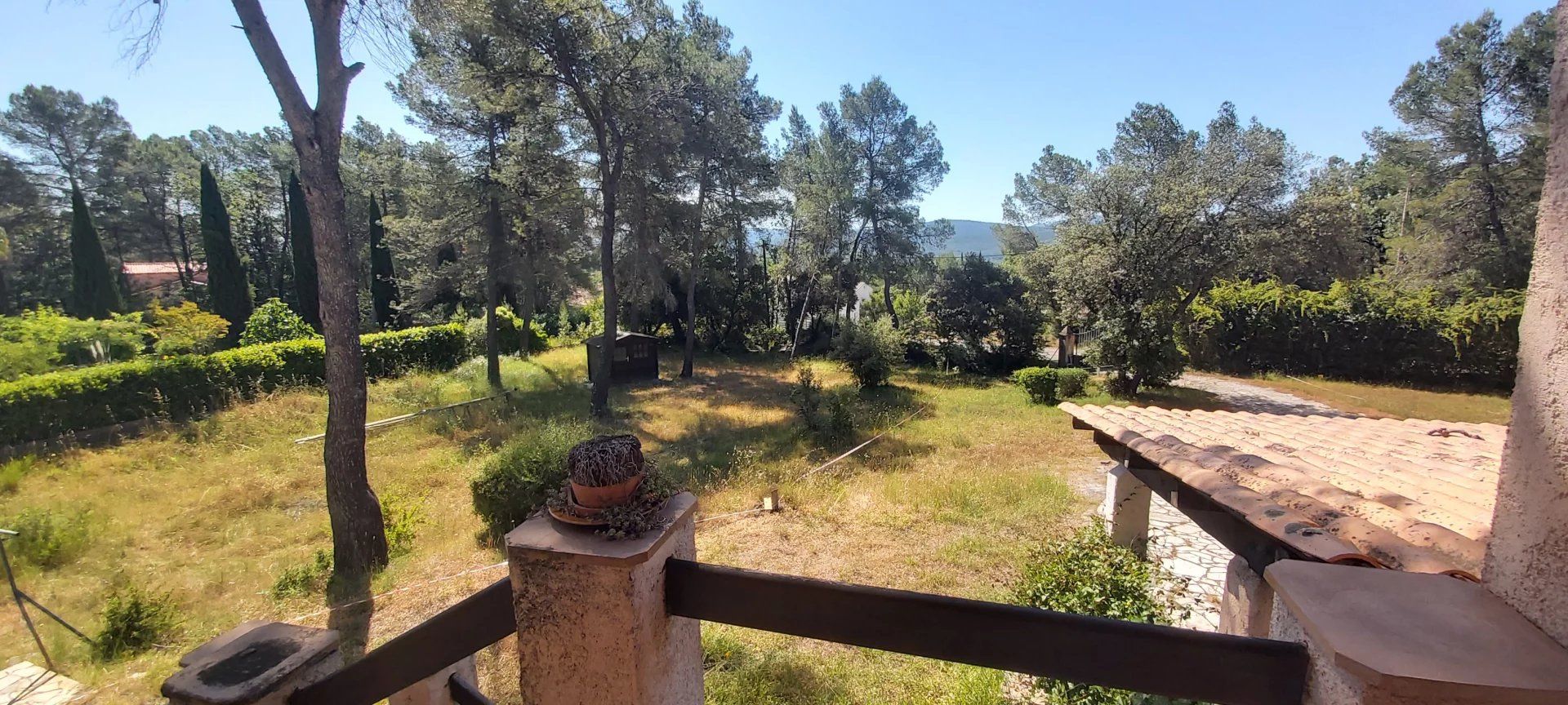 Entre Draguignan et Ste-Maxime - Les Arcs-sur-Argens - Villa à rénover 4 chambres, vue dominante