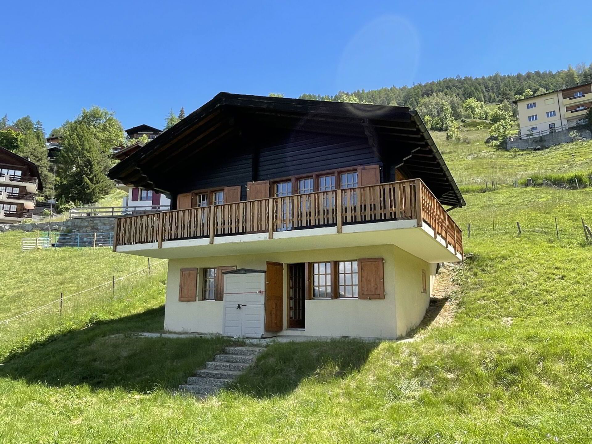 Einzigartiges Swiss Chalet mit viel Sonne und bester Aussicht -Zweitwohnung-